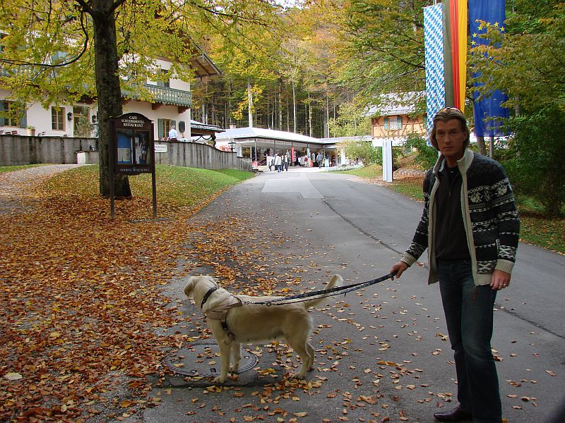 17-oktober-2012 vor dem Eingang zum Schloss Linderhof